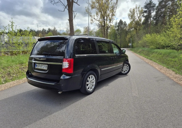 Chrysler Town &amp; Country cena 49900 przebieg: 230000, rok produkcji 2016 z Koniecpol małe 562